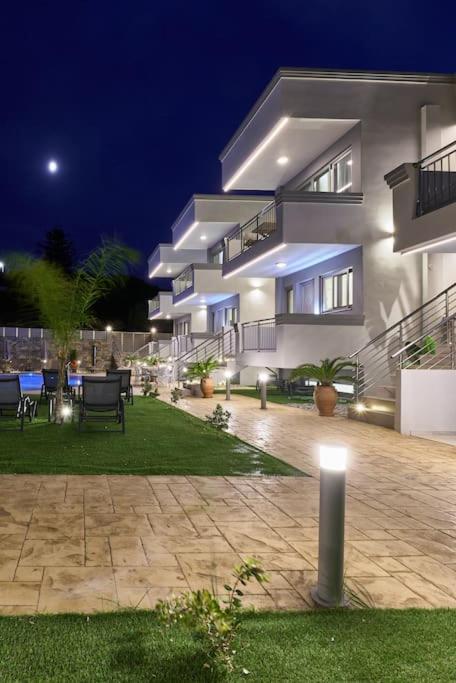 Modern Family Apartment Ewa With Pool, Dining Area On Crete Coast Stavromenos Exterior photo