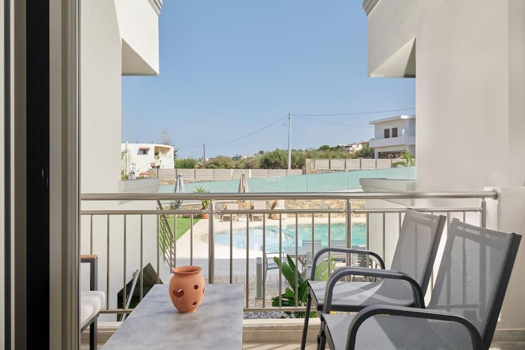 Modern Family Apartment Ewa With Pool, Dining Area On Crete Coast Stavromenos Exterior photo